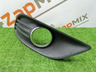 Накладка противотуманной фары правая Ford Focus 2010