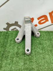 Запчасть кронштейн трансмиссии Ford Focus 2009