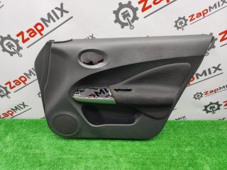 Обшивка боковой двери передняя правая Nissan Juke 2011
