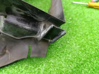 Дефлектор радиатора Focus 2011 CB8 PNDA