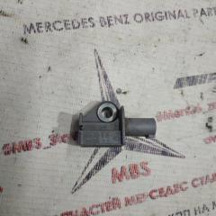Запчасть датчик удара передний mercedes C 2008