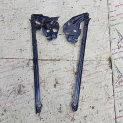 Запчасть петли капота mercedes E 2000
