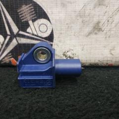 Запчасть датчик удара airbag передний mercedes C 2010