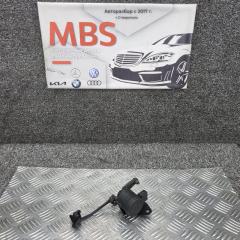 Запчасть датчик уровня подвески mercedes E 2000