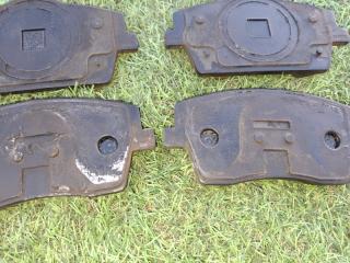 Колодки тормозные передние XC40 2019 XB420 B4204T47