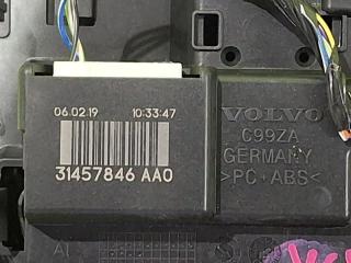 Светильник салона XC40 2019 XB420 B4204T47