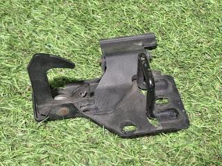 Фото запчасти замок капота PORSCHE CAYENNE 2008 контрактная запчасть Запчасть замок капота PORSCHE CAYENNE 2008