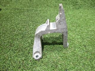 Фото запчасти кронштейн двигателя правый MAZDA RX-8 2007 контрактная запчасть Запчасть кронштейн двигателя правый MAZDA RX-8 2007