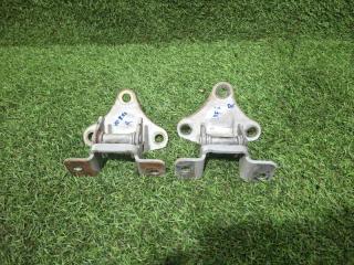 Запчасть петля двери передняя правая ISUZU ELF 2003