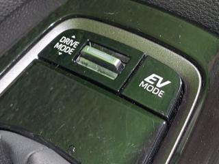 Подлокотник TOYOTA COROLLA ZWE211 2ZR-FXE