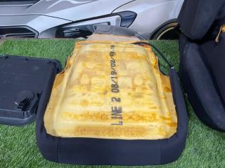 Обшивка сидений передняя VOLTZ 2002г #73 (ПРОБЕГ 89 181km) ZZE136 1ZZFE