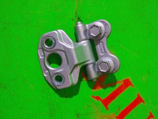 Запчасть петля двери передняя MERCEDES E 1997