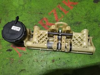 Механизм подголовника задний MERCEDES E 2000