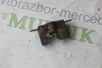 Замок капота MERCEDES V 2003