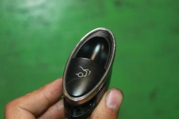 Кнопка открывания багажника MERCEDES E 2002