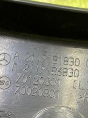 Накладка сиденья правая E 2004 W211 271.941 Накладка сиденья правая E 2004 W211 271.941