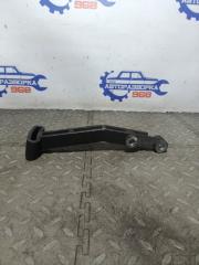 Запчасть кронштейн натяжного ролика Chery Amulet