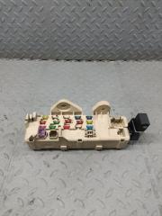 Запчасть блок предохранителей салонный Mazda Protege 2000