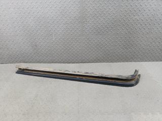 Запчасть направляющая сдвижной двери правая Dodge Caravan 2004