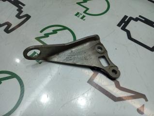 Запчасть кронштейн двигателя VOLKSWAGEN