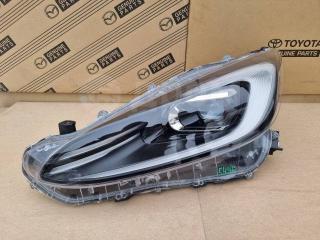 Фара левая Toyota Aqua