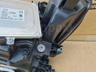 Фара правая Axela BP5P