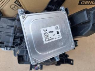 Фара правая Axela BP5P