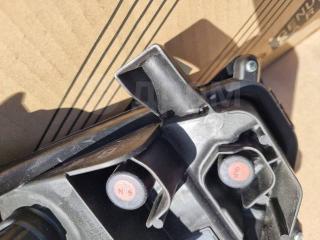 Фара передняя левая Prius MXWH60