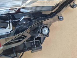 Фара левая Voxy ZWR90W