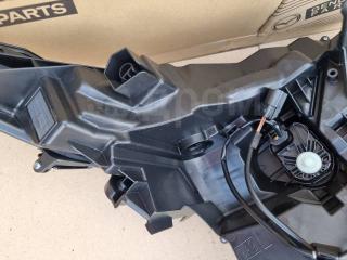 Фара левая Voxy ZWR90W