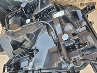 Фара левая Voxy ZWR90W