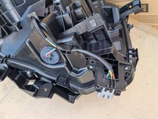 Фара левая Voxy ZWR90W