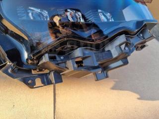 Фара передняя правая Voxy ZWR90W