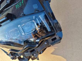 Фара передняя правая Voxy ZWR90W