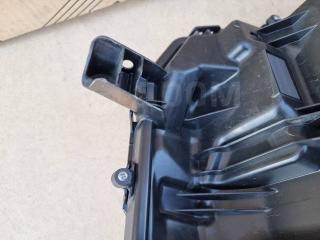 Фара передняя правая Voxy ZWR90W