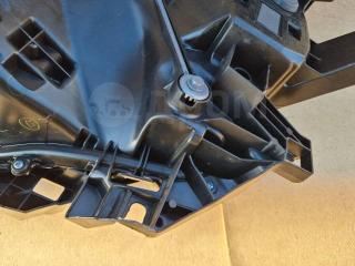 Фара передняя правая Voxy ZWR90W