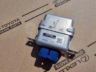 Запчасть блок управления фарой Toyota Crown