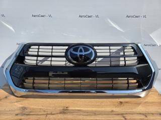 Решетка радиатора передняя Toyota Hilux 2017-2020