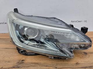 Фара ксеноновая передняя правая Toyota Mark X 2012-2016