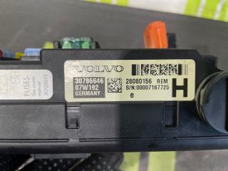 Блок предохронителей VOLVO XC90 C85 B8444S Блок предохронителей VOLVO XC90 C85 B8444S