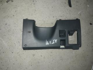 Запчасть накладка на торпеду Toyota Caldina 1996