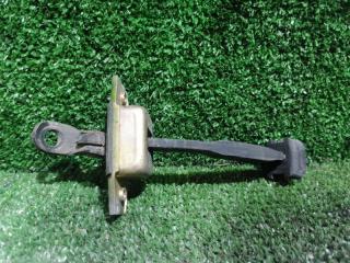 Фото запчасти ограничитель двери задний правый Toyota Sprinter контрактная запчасть Запчасть ограничитель двери задний правый Toyota Sprinter