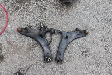 Фото запчасти рычаг передний левый SUBARU EXIGA контрактная запчасть Запчасть рычаг передний левый SUBARU EXIGA