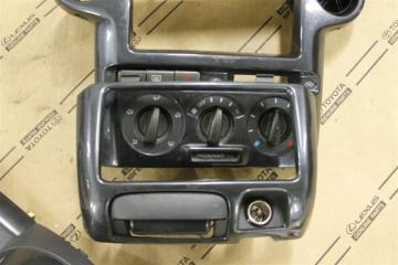 Консоль магнитофона TOYOTA BB ncp31, ncp30 2 ракурс