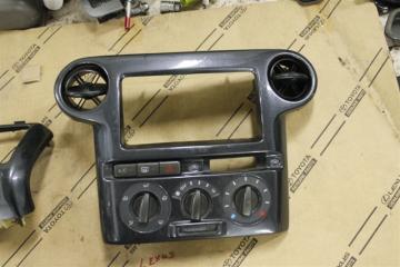 Консоль магнитофона TOYOTA BB ncp31, ncp30 3 ракурс
