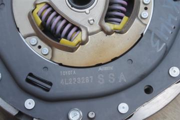 Диск сцепления TOYOTA AQUA NHP10 3 ракурс