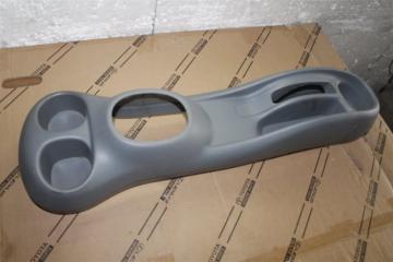 Бардачок между сиденьями TOYOTA VITZ SCP10, NCP13 2 ракурс