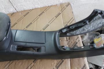 Бардачок между сиденьями TOYOTA AVENSIS AZT250 3 ракурс