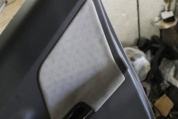 Обшивка дверей правая задняя TOYOTA IST ncp115, ncp110 2 ракурс