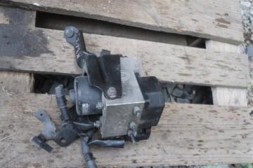 Блок abs TOYOTA MARKII GX100 2 ракурс